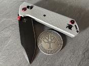 01BP0031 - Couteau BOKER PLUS Annual Dealer Knife 2025 Edition Limitée